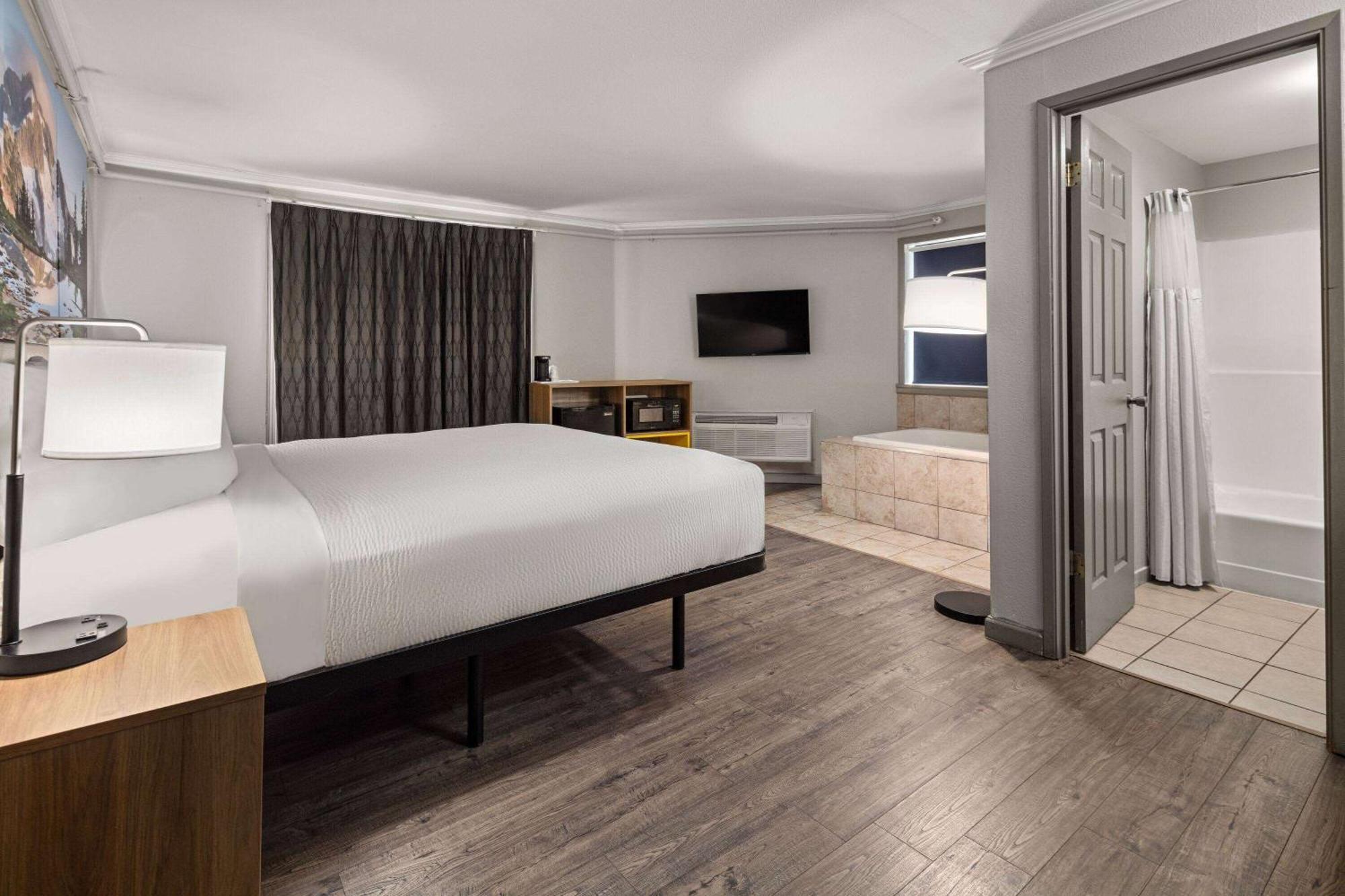 Days Inn By Wyndham Lakewood South Tacoma Extérieur photo