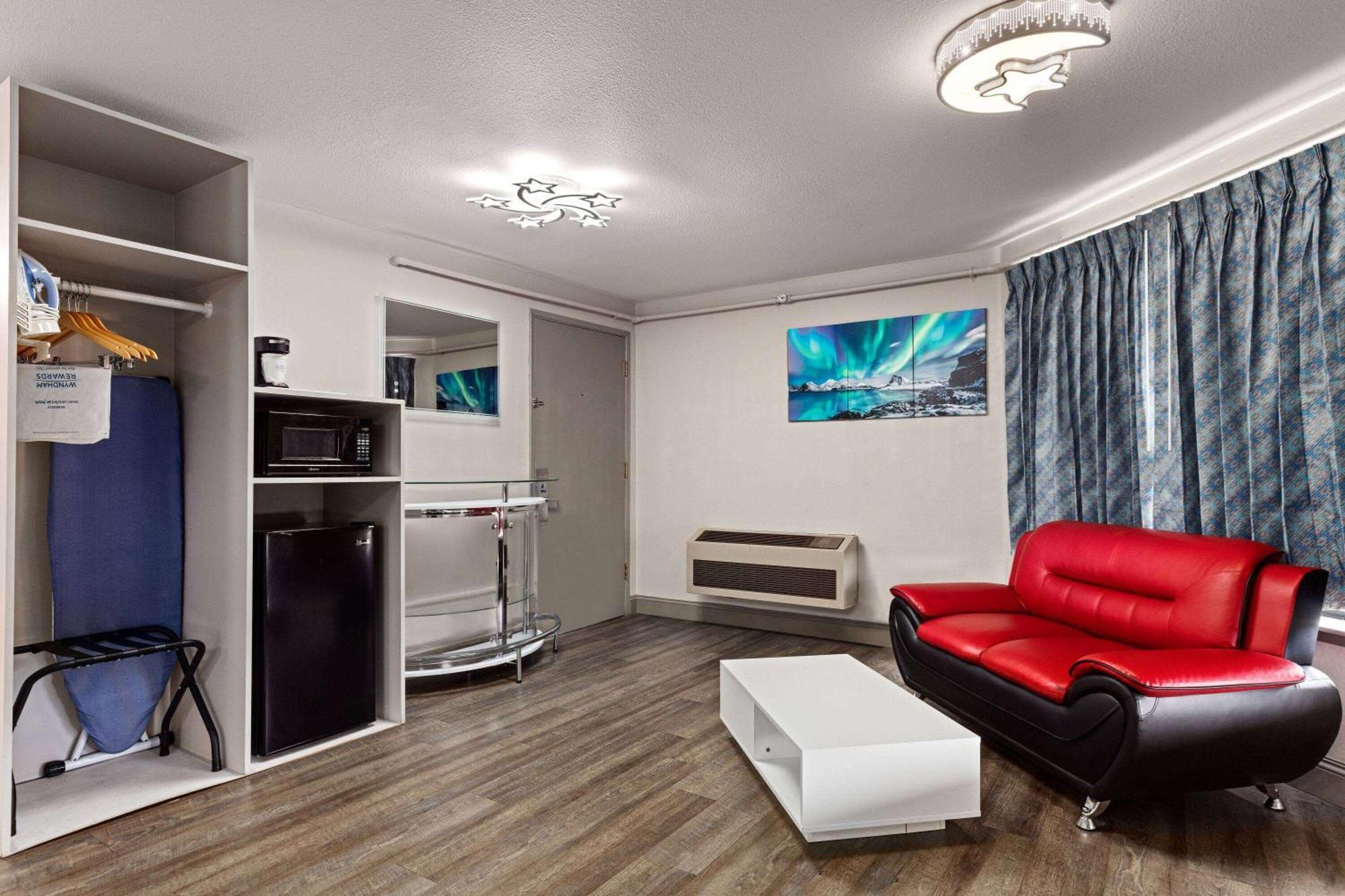 Days Inn By Wyndham Lakewood South Tacoma Extérieur photo