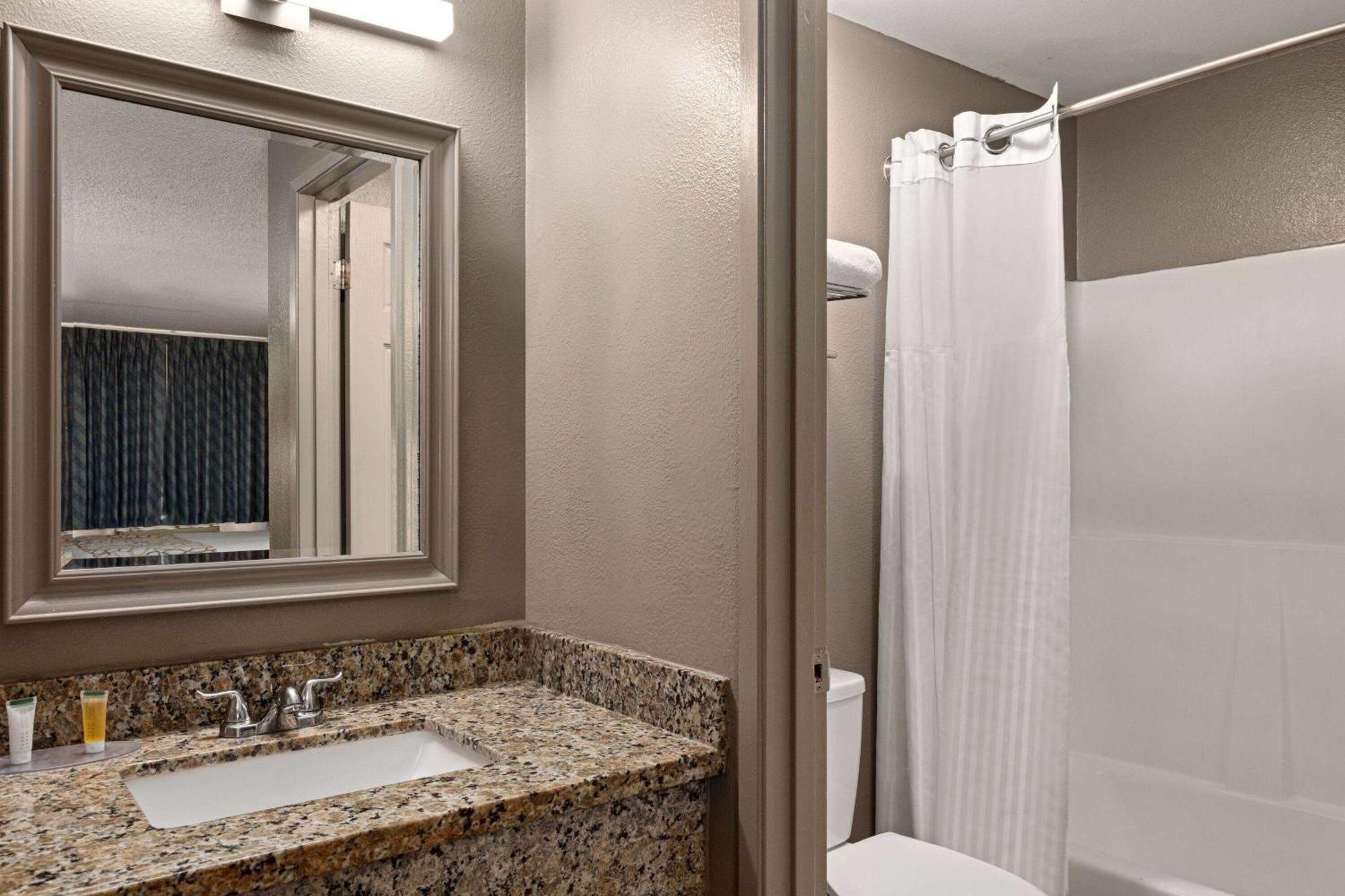Days Inn By Wyndham Lakewood South Tacoma Extérieur photo