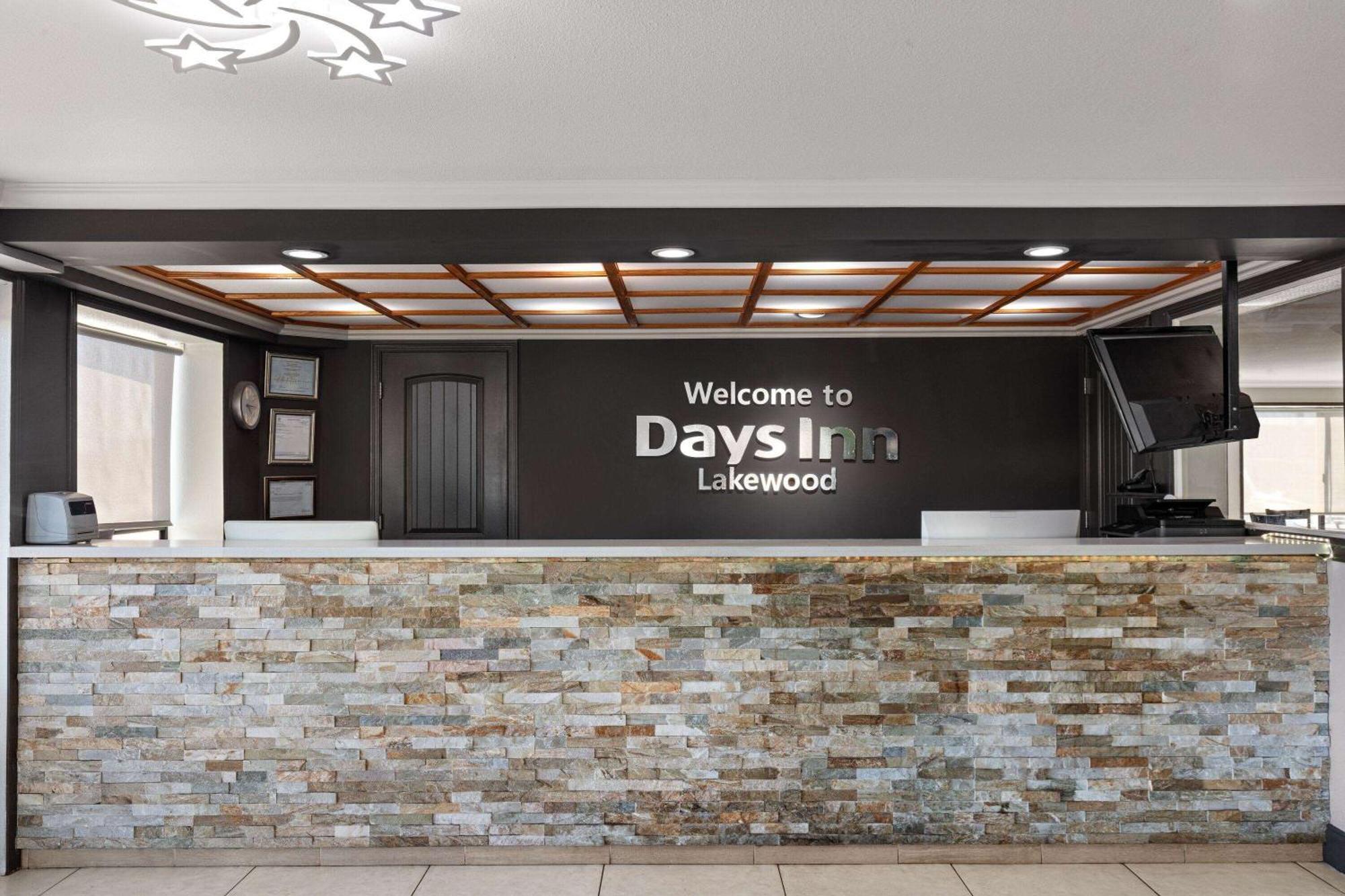 Days Inn By Wyndham Lakewood South Tacoma Extérieur photo