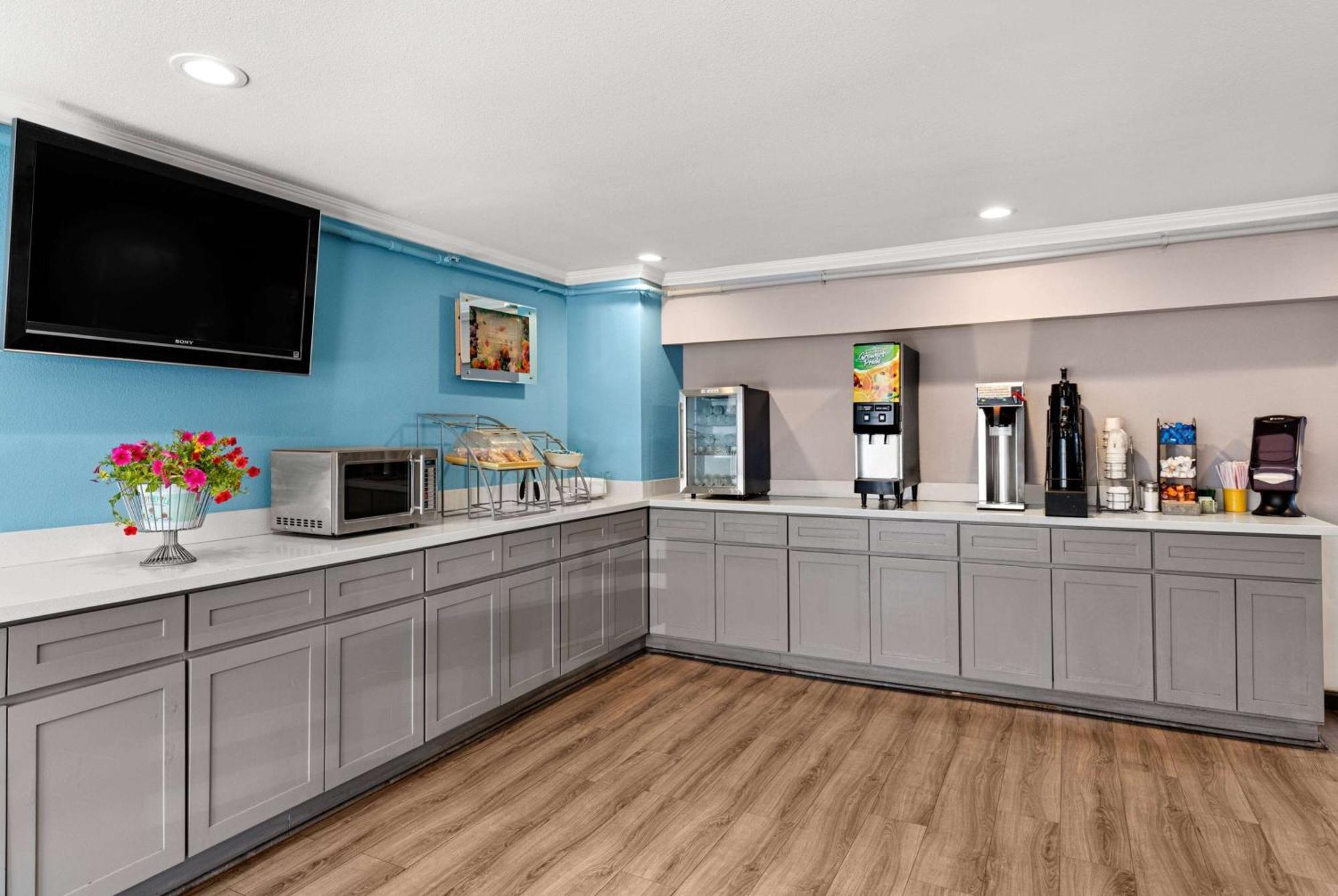 Days Inn By Wyndham Lakewood South Tacoma Extérieur photo
