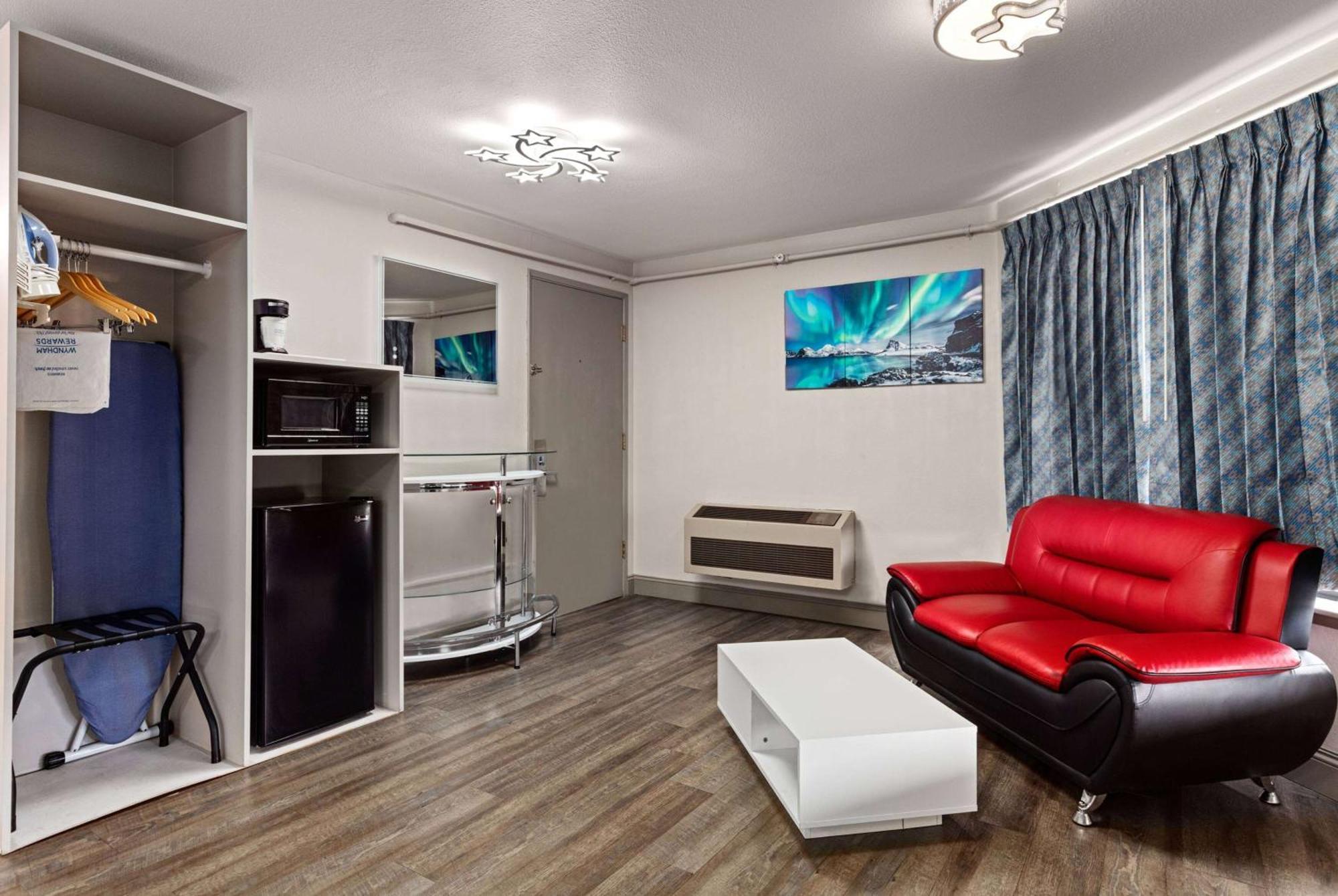 Days Inn By Wyndham Lakewood South Tacoma Extérieur photo