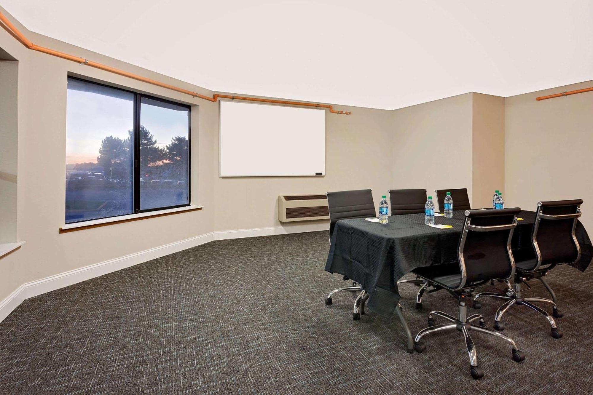 Days Inn By Wyndham Lakewood South Tacoma Extérieur photo