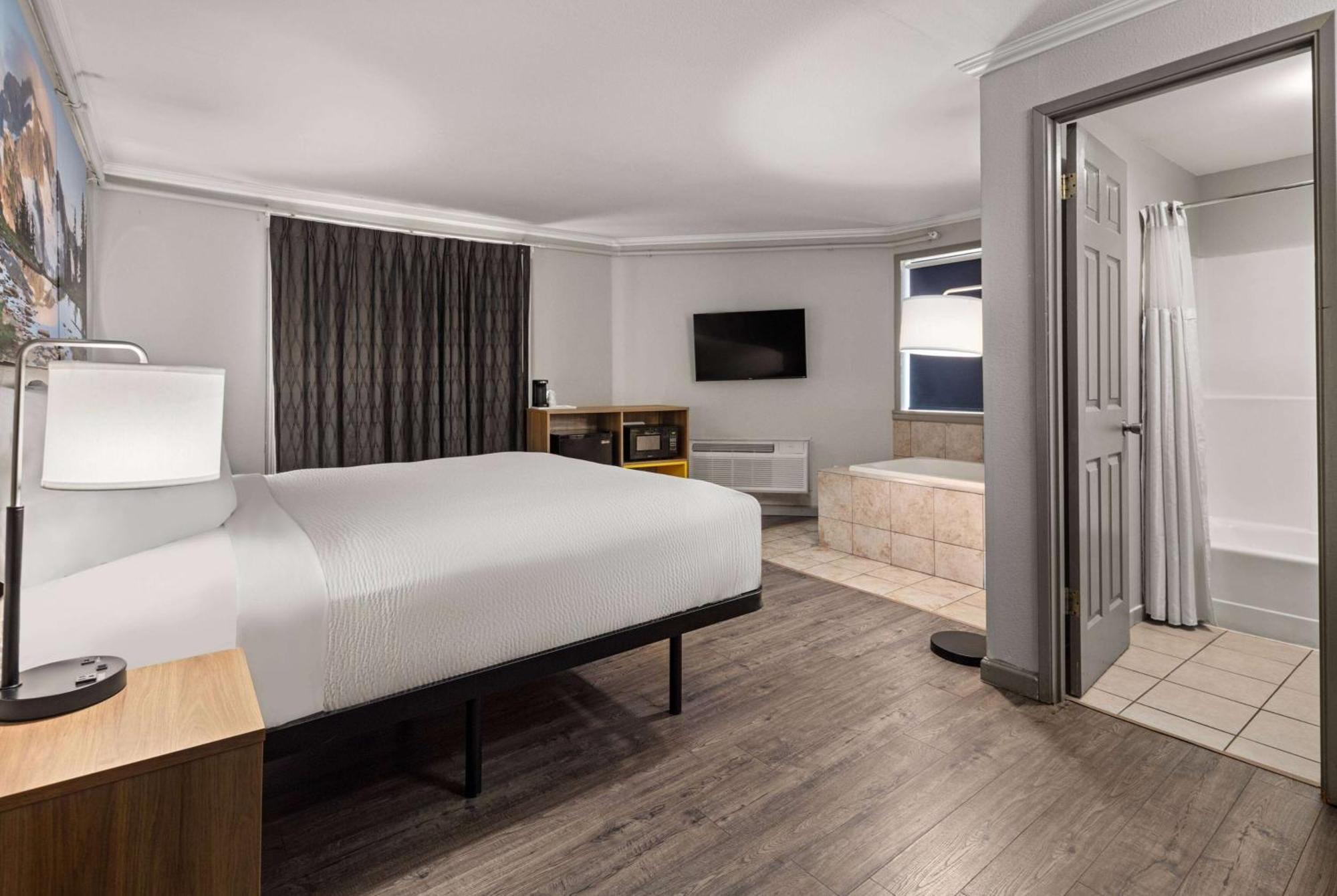 Days Inn By Wyndham Lakewood South Tacoma Extérieur photo