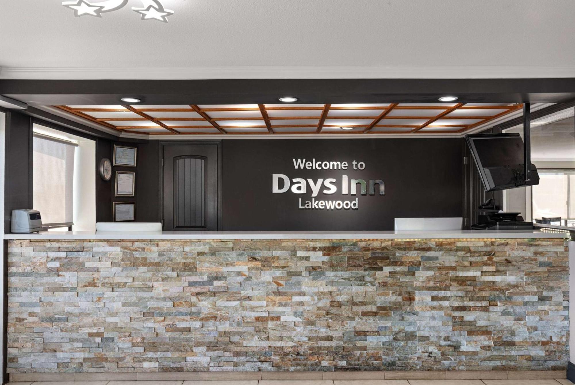 Days Inn By Wyndham Lakewood South Tacoma Extérieur photo