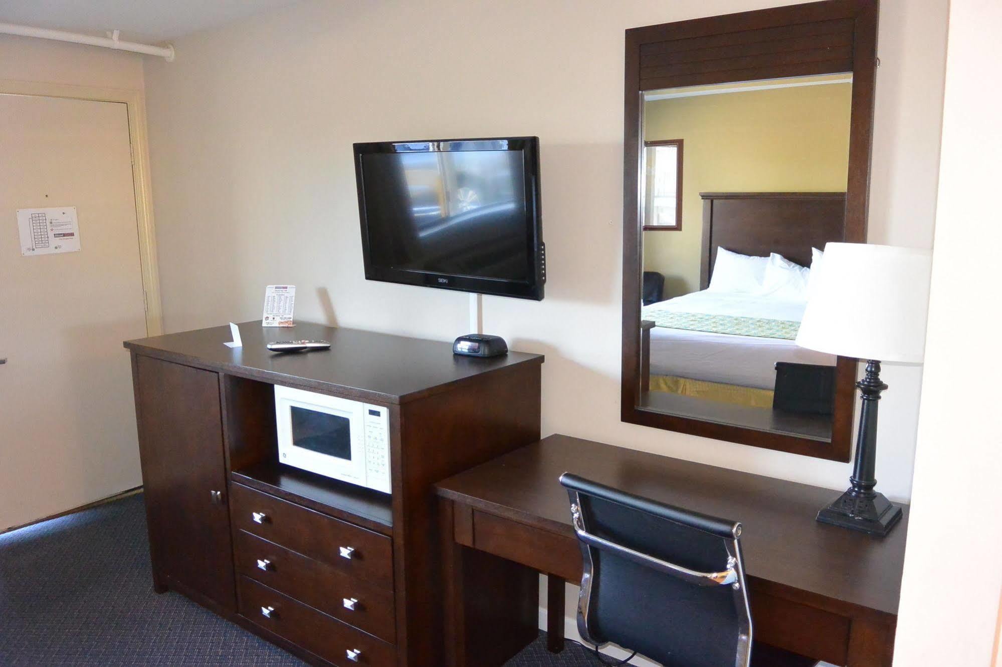Days Inn By Wyndham Lakewood South Tacoma Extérieur photo