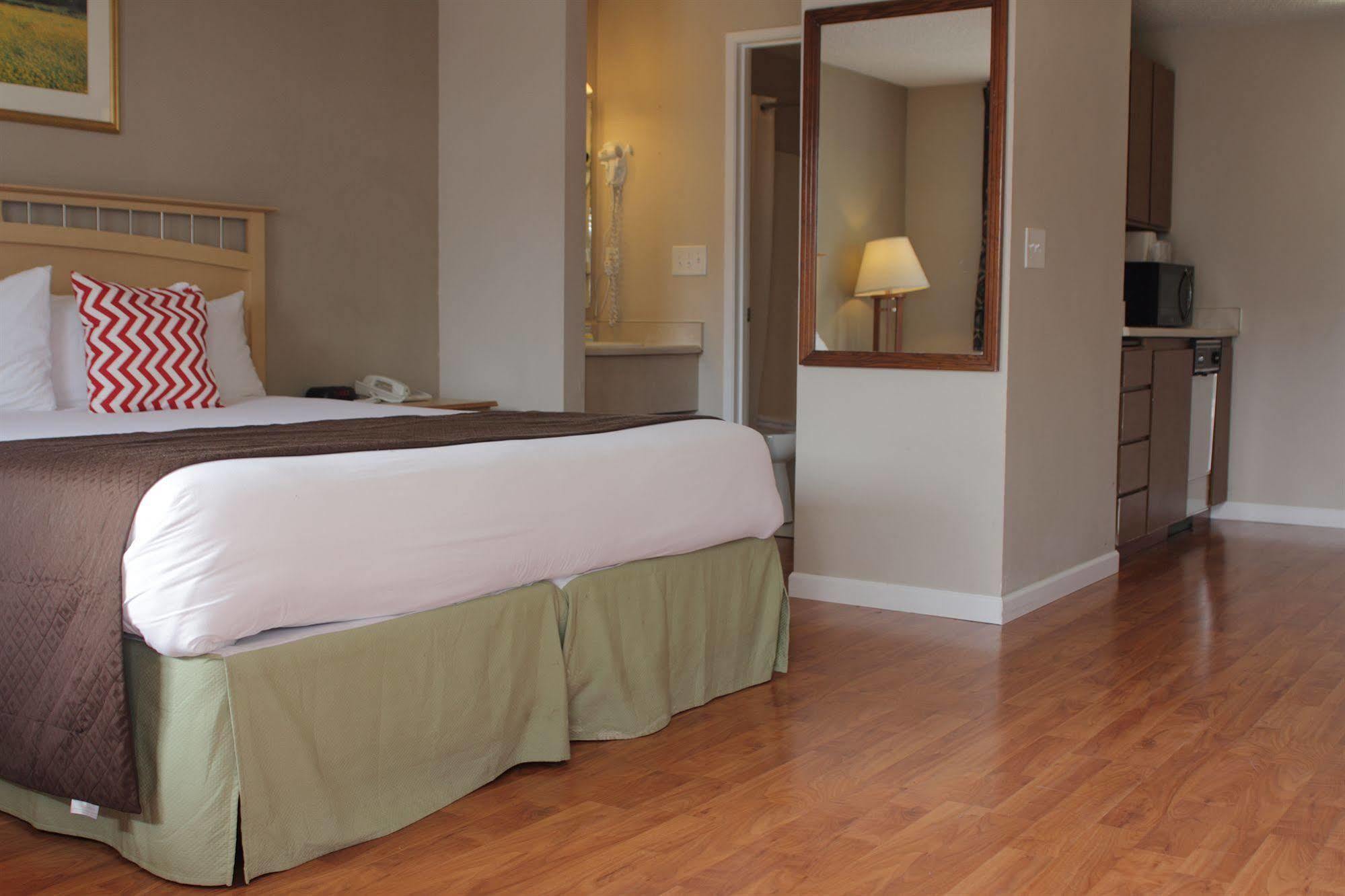 Days Inn By Wyndham Lakewood South Tacoma Extérieur photo